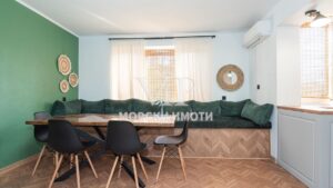 Продава се напълно обзаведен 3-стаен апартамент на минути пеше от центъра на Бургас ! - 8 - Ricom Bulgaria