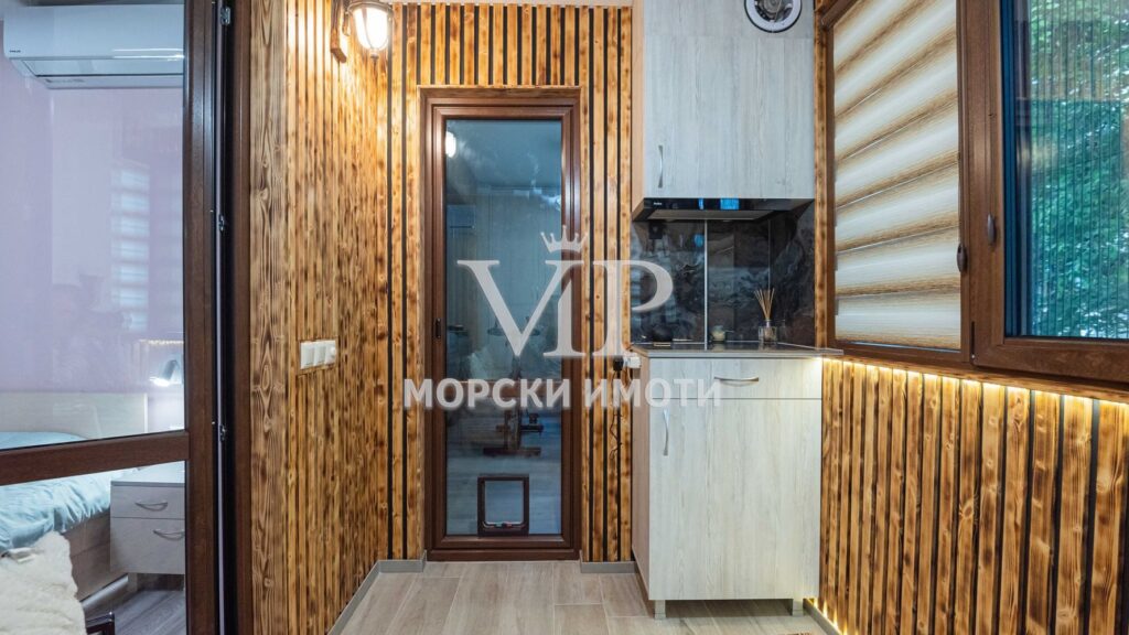 След ТОТАЛЕН ремонт. 80 кв.м. използваема площ. Три отделни помещения. - 25 - Ricom Bulgaria