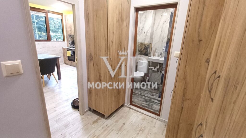 След ТОТАЛЕН ремонт. 80 кв.м. използваема площ. Три отделни помещения. - 7 - Ricom Bulgaria