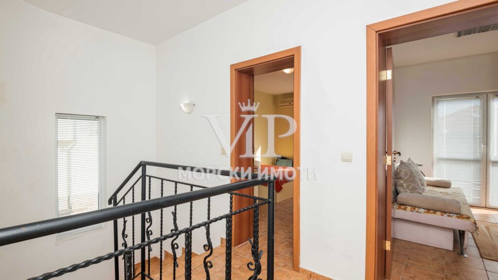 πΏ ΠΠΎΠΌ Π½Π° ΡΠΏΠΎΠΊΠΎΠΉΡΡΠ²ΠΈΠ΅ΡΠΎ β ΠΊΡΡΠ° Ρ 5 ΡΠΏΠ°Π»Π½ΠΈ, ΠΊΠ°Π±ΠΈΠ½Π΅Ρ ΠΈ Π±Π°ΡΠ΅ΠΉΠ½ ΠΊΡΠ°ΠΉ ΠΡΡΠ³Π°Ρ ! Π‘Π°ΠΌΠΎΡΡΠΎΡΡΠ΅Π»Π΅Π½ Π΄Π²ΠΎΡ ! - 19 - Ricom Bulgaria